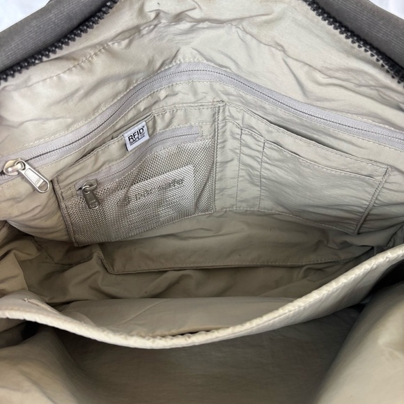 PacSafe Gray Briefcase InstaSafe Series w/RFID - Picture 12 of 16